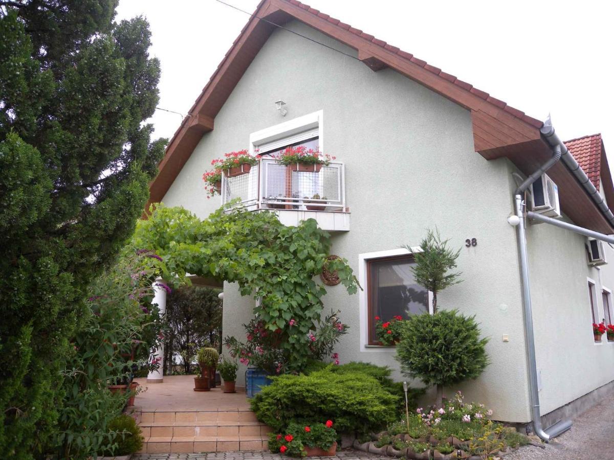 Apartment In Keszthely/Balaton 19020 ภายนอก รูปภาพ