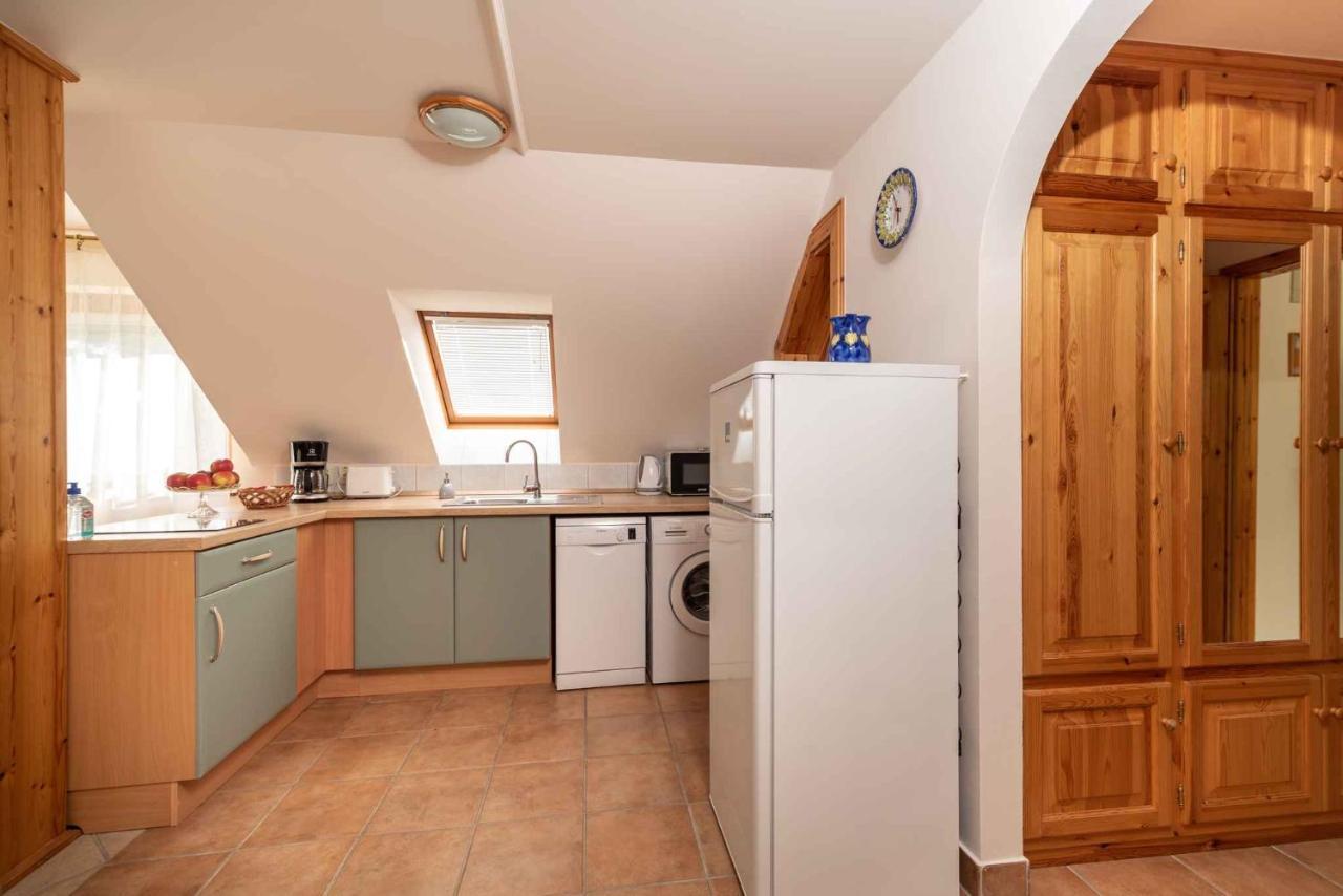 Apartment In Keszthely/Balaton 19020 ภายนอก รูปภาพ